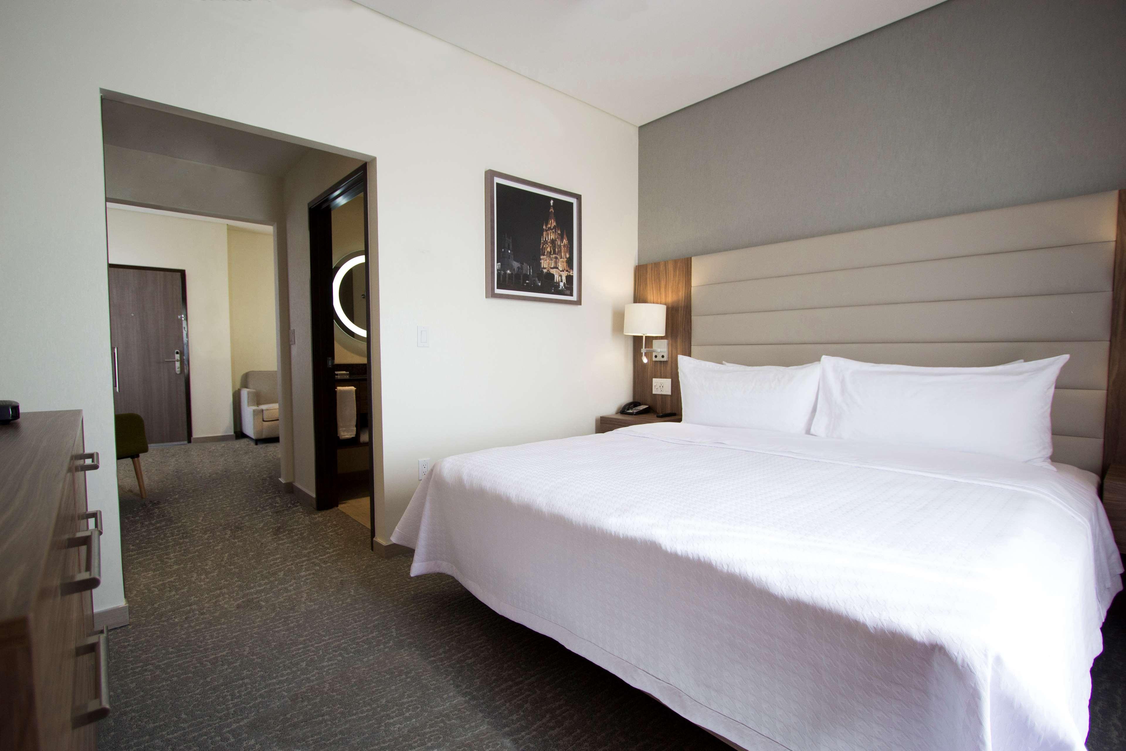 Fiesta Inn Suites Aeropuerto Del Bajio Silao Buitenkant foto
