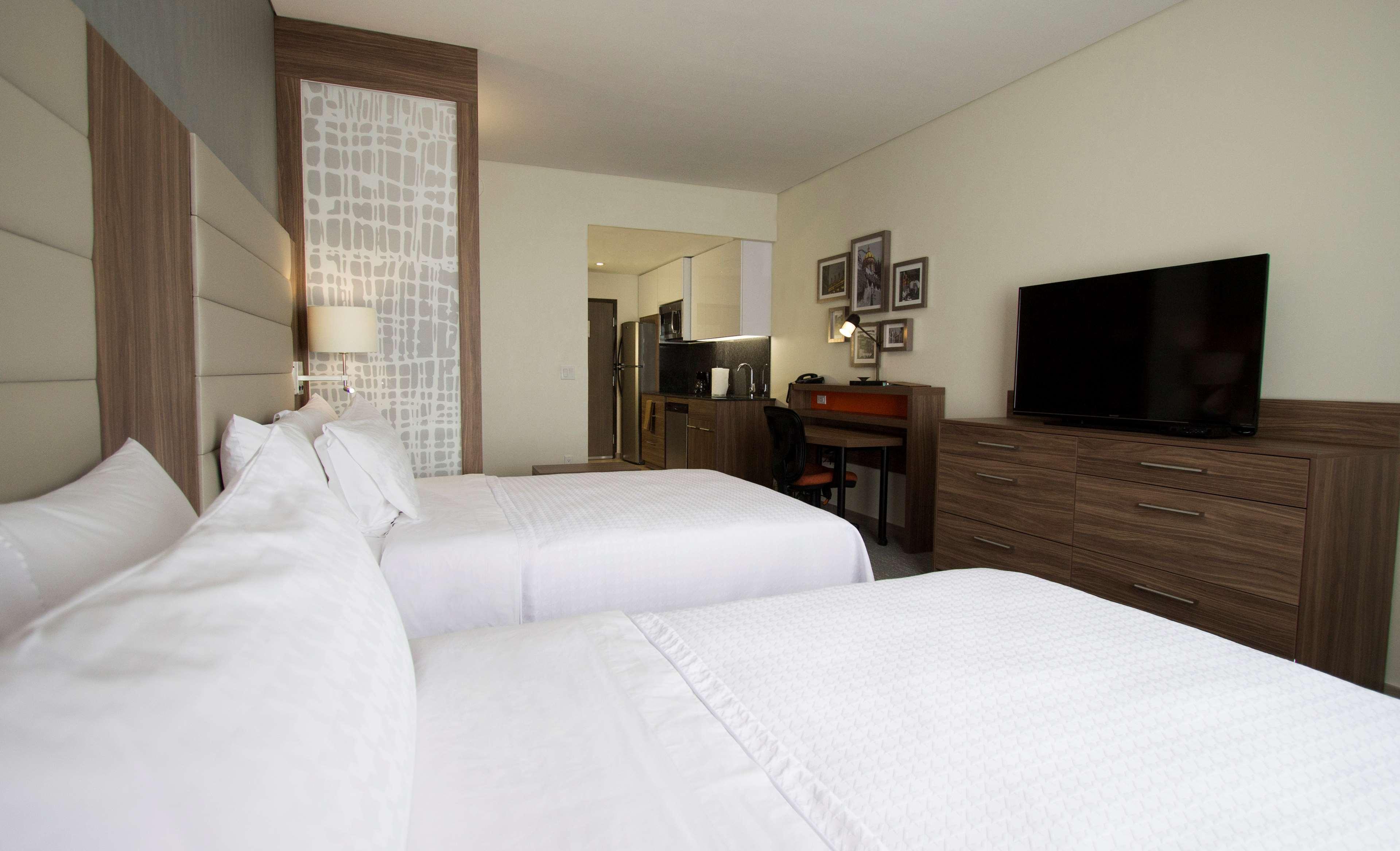 Fiesta Inn Suites Aeropuerto Del Bajio Silao Buitenkant foto