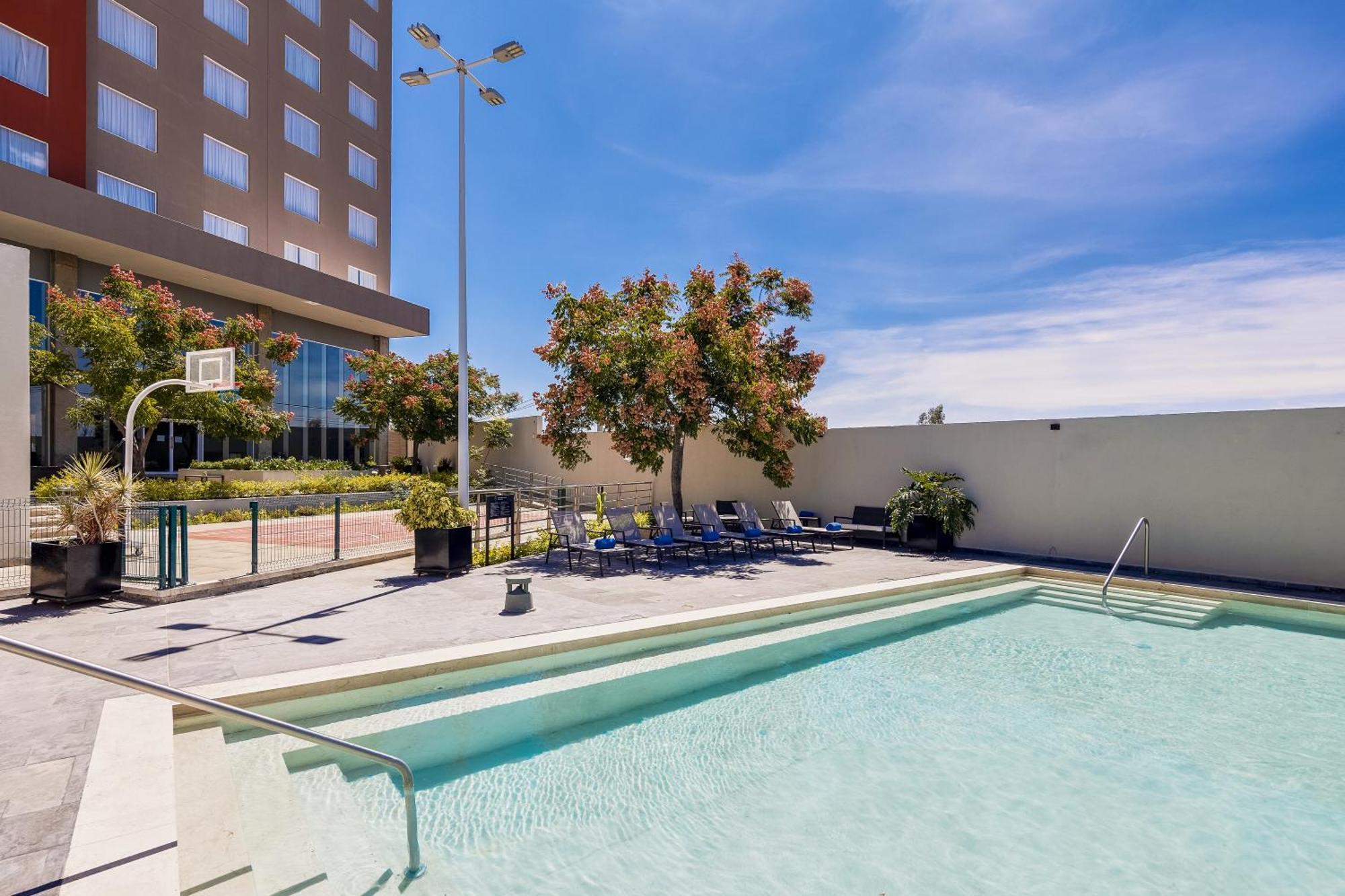 Fiesta Inn Suites Aeropuerto Del Bajio Silao Buitenkant foto