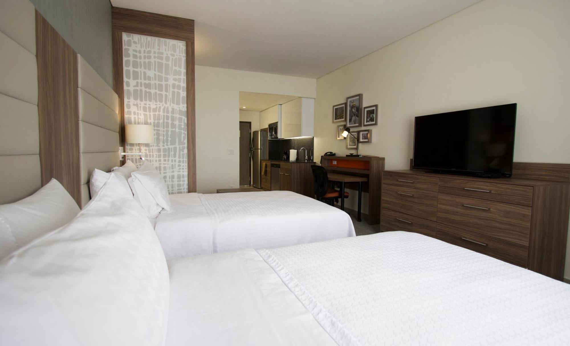 Fiesta Inn Suites Aeropuerto Del Bajio Silao Buitenkant foto
