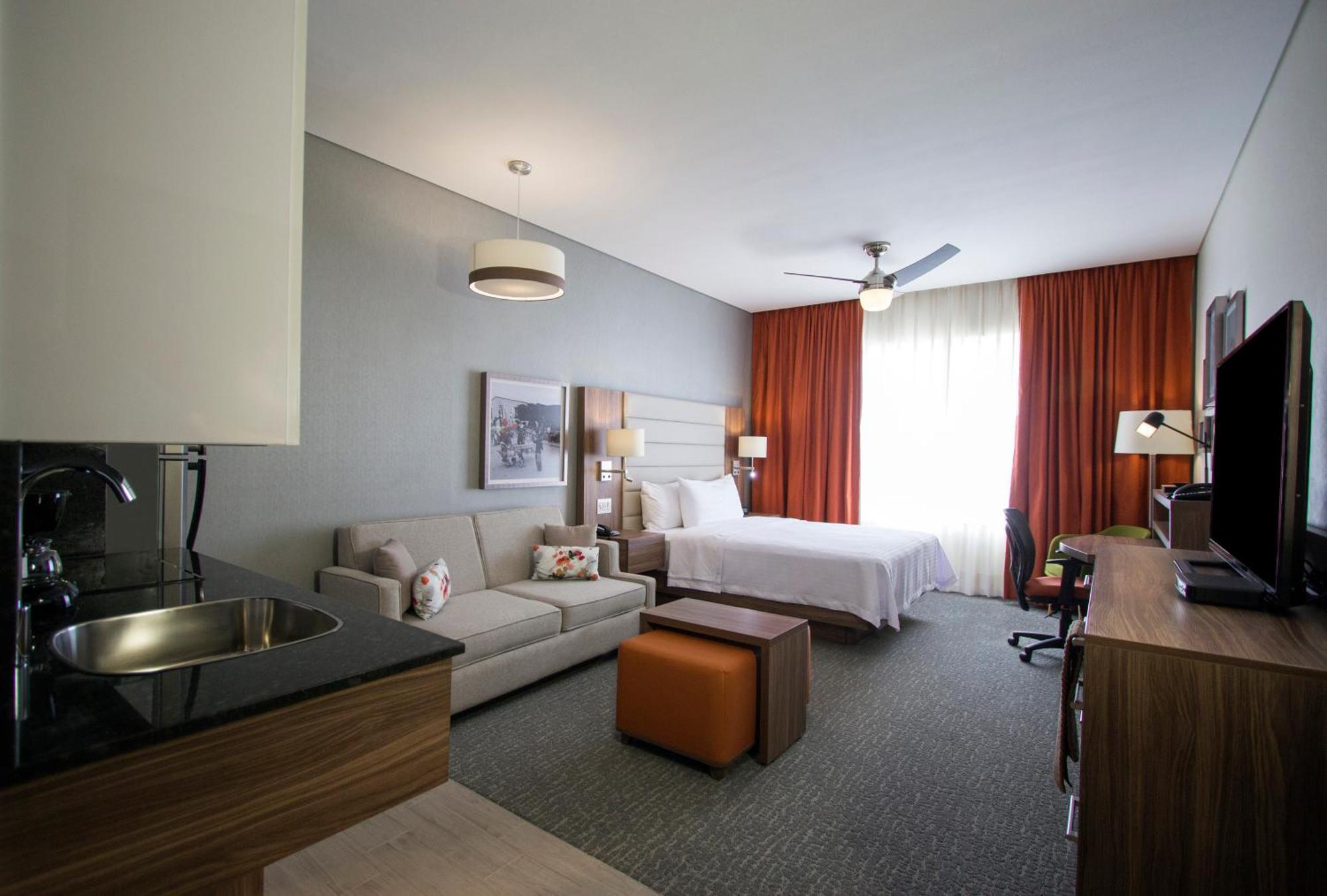 Fiesta Inn Suites Aeropuerto Del Bajio Silao Buitenkant foto