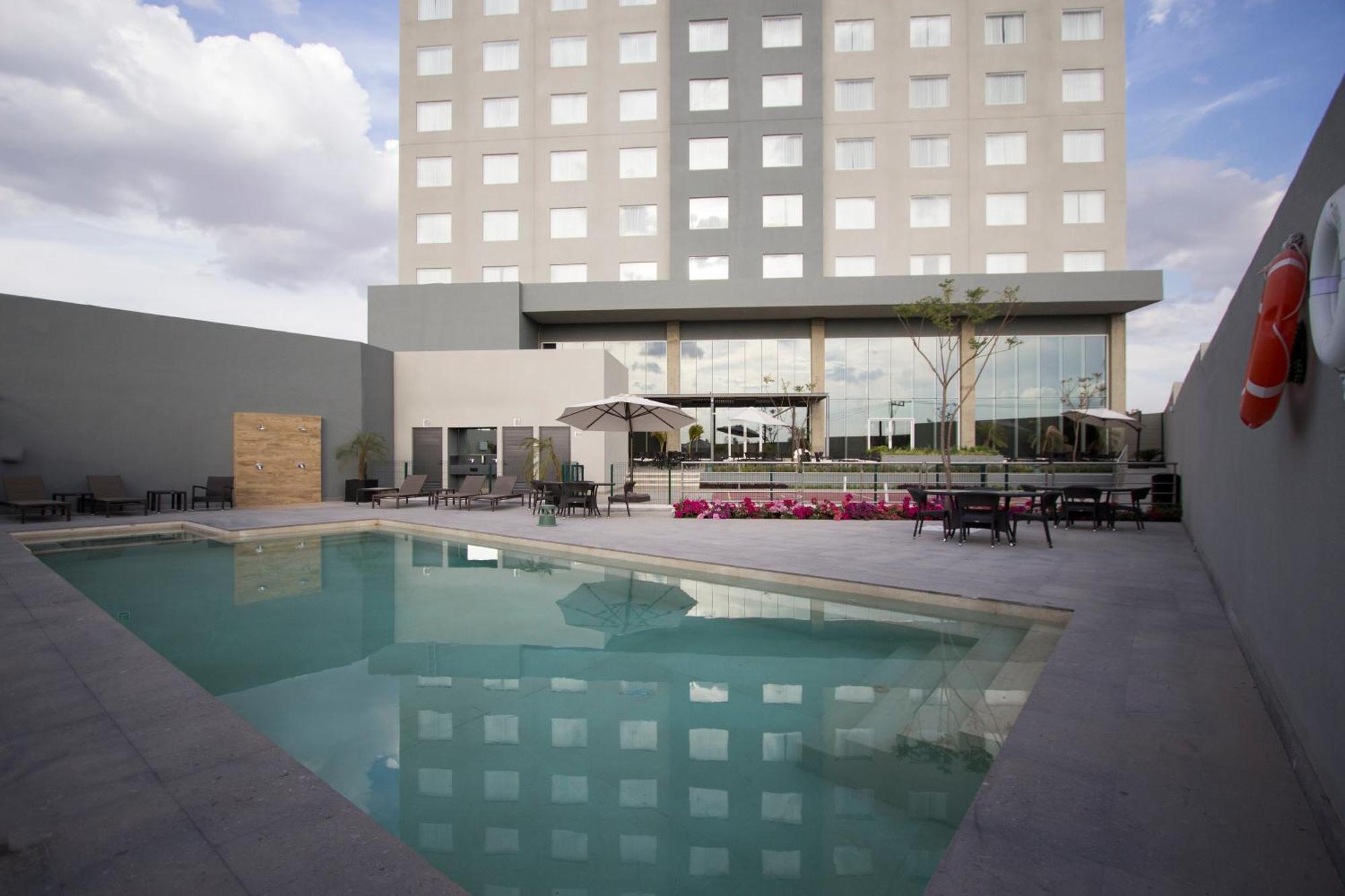 Fiesta Inn Suites Aeropuerto Del Bajio Silao Buitenkant foto